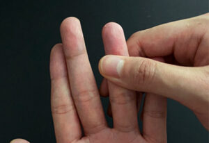 4 -Masaje su dedo para la acumulación de sangre